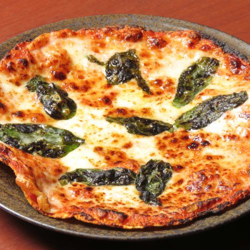 自家製トマトソースのマルゲリータ風ピッツァ