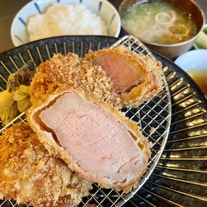 [僅限午餐]特色菲力牛排套餐搭配檸檬柚子醬！