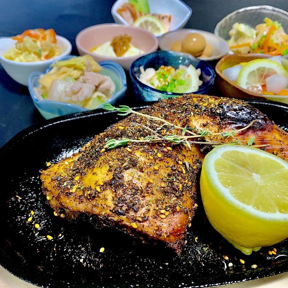 当店は創作料理を多数ご用意!ぜひ一度ご賞味ください