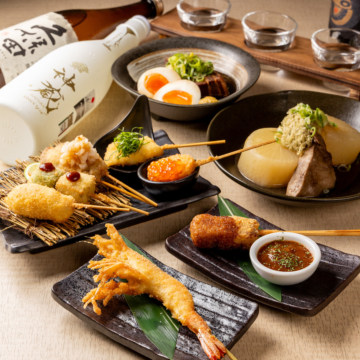 【個室完備】目の前で揚げる串カツと煮込み、日本酒にこだわった居酒屋。