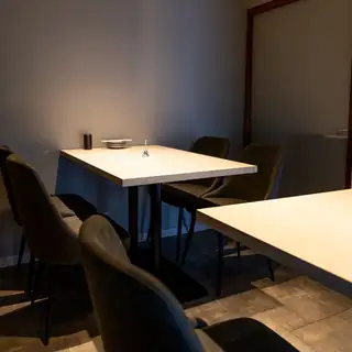 7名以上で個室としてご利用いただけるテーブル席をご用意しております。