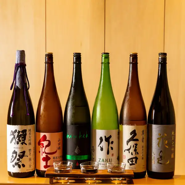 【利酒師が選ぶ日本酒の世界】定番から季節限定まで10～15種類をラインナップ