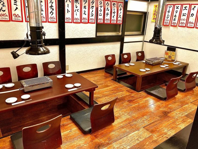 There is a tatami room on the 2nd floor where you can take off your shoes and enjoy yourself! We also have chairs for children, so you can relax with your group or family.If you contact us, you can reserve only the tatami room!