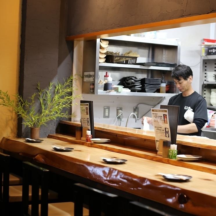 お一人様も歓迎！雰囲気のあるカウンター席もご用意しております