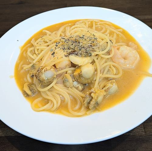 ウニクリームの海鮮パスタ