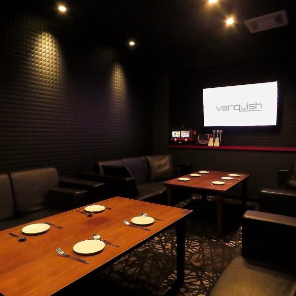 【完全個室でカラオケ歌い放題！VIPROOM】《OPEN～22:00・2時間1000円(税込)※延長1時間500円(税込)/22:00～LAST・2時間2000円(税込)※延長1時間1000円(税込)》4名様～最大12名様※VIPROOMはご予約優先となります。※予約状況によっては延長をお受けできない場合がございます。※チャージ料金は別途頂戴いたします。