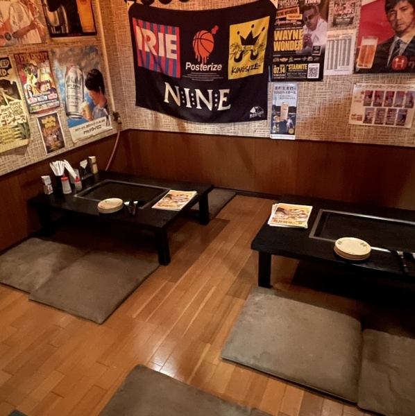 4名様用のお座敷席もございます。こちらはプライベートな食事はもちろんのこと、少人数でのご宴会にも最適です。このお座敷席は、お客様の人数に合わせてくっつけてご利用いただけます。ちょっとした会社の飲み会や友人同士の集まりなど、人数が変動しやすいシーンでも大変便利にご利用いただけます。