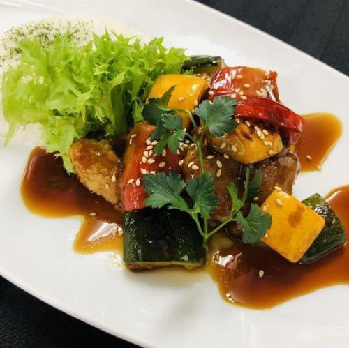 【Bランチ】鶏もも肉の香味野菜黒酢あんかけ