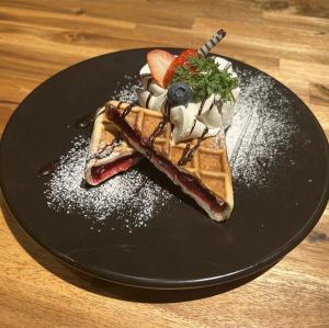 【カフェ】ベルギーワッフルラズベリー