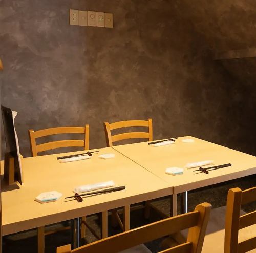 店内充满着沉稳的氛围。