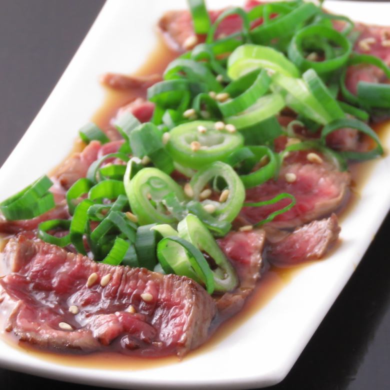 Seared wagyu beef thigh topped with Kujo green onion