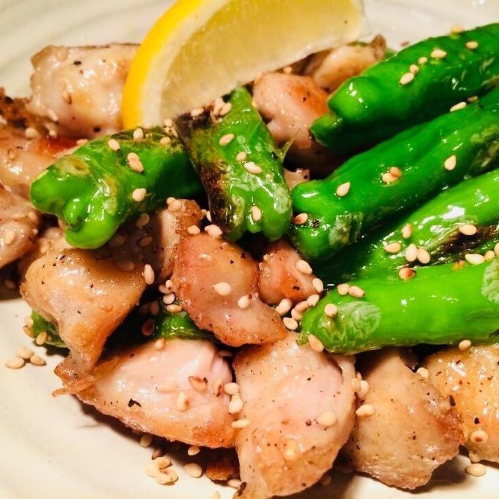 Stir-fried chicken seseri and shito pepper with black pepper