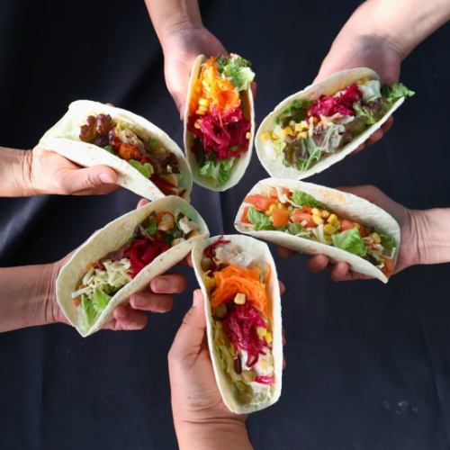 「タコスは自由だ！」サラダ＆タコスバー