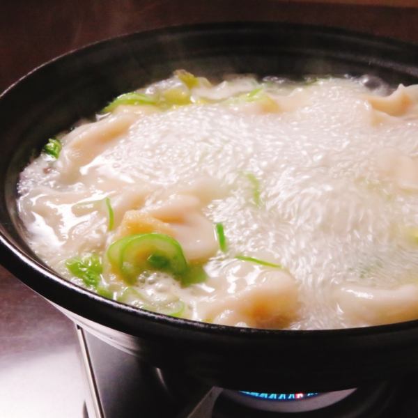 土鍋でスープ餃子　650円 (税込)