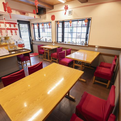 居心地良好なテーブル席