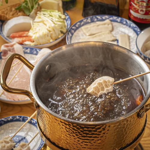 一人鍋や体験型麺など多彩なコース構成◎