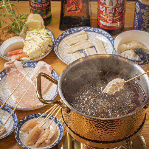 薬膳火鍋と黒クコ、ラクシン花の逸品