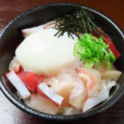 海鲜溏心蛋盖饭