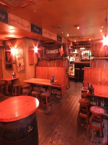 As you walk through the city at night, the exterior has a distinctive presence, and its distinctive façade is a symbol of "The Liffey Tavern".It has a charm not found in other stores.An extraordinary space with attention to detail based on an antique atmosphere.We will welcome you with heartfelt hospitality so that you can enjoy food and drinks in an exotic space.* Smoking is possible
