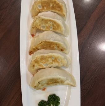 車海老入り豚肉野菜焼餃子(5個)/玉白菜水晶蒸し餃子(4個)