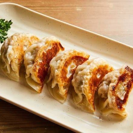 自家製焼き餃子4個)