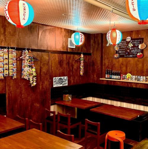 We have spacious table seats! Tables can be connected to secure 44 seats! Please feel free to contact us.