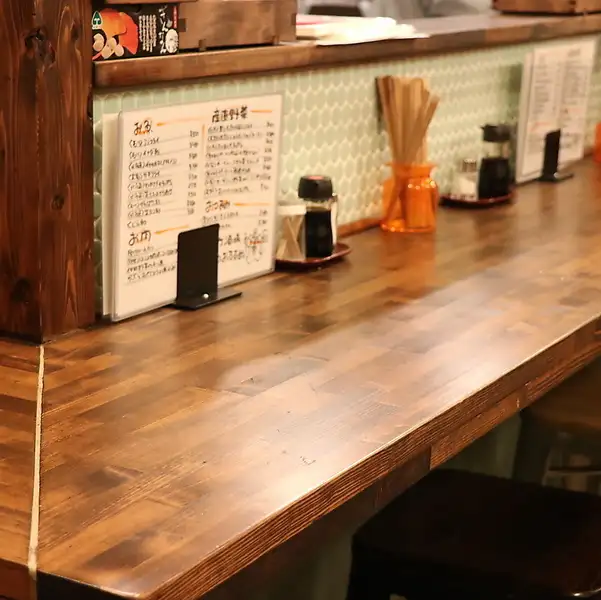 レトロな空気と今っぽい雰囲気の混合した、清潔感のある店内。ご友人や会社仲間との飲み会から、デート・女子会までどんなシーンにも対応できる空間です◎