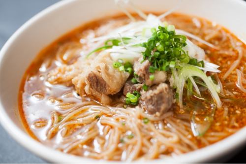 Aunt Choi's hot noodles (1 serving)