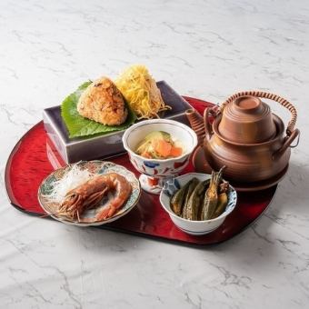 【ランチ限定】選べるおにぎり２種 旬の惣菜御膳