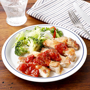 Grilled chicken with garlic tomato sauce