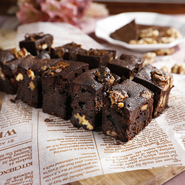 Caramel Nut Chocolate Cake