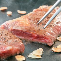 Specially selected Japanese black beef sirloin steak / half (100g)