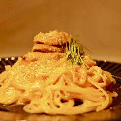 Cream pasta with plenty of sea urchin