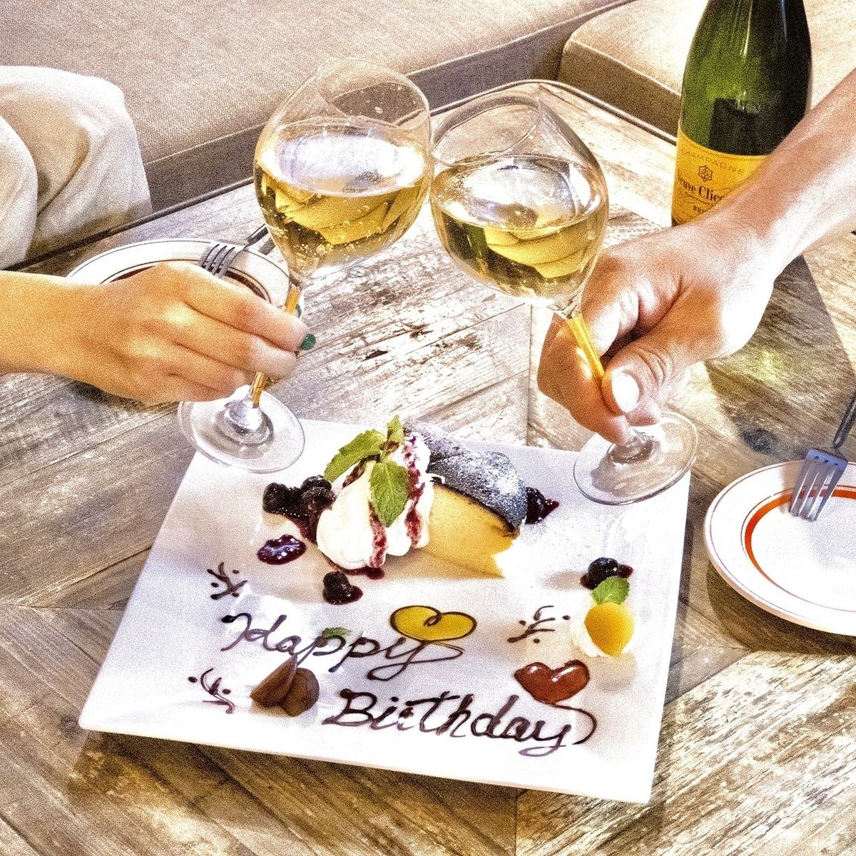 非常適合為您所愛的人慶祝♪我們還提供流行的餐桌藝術！