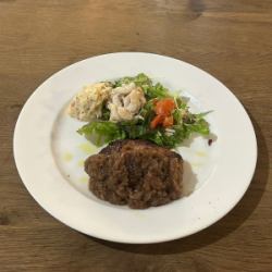 ハンバーグステーキ自家製たまねぎソース添え