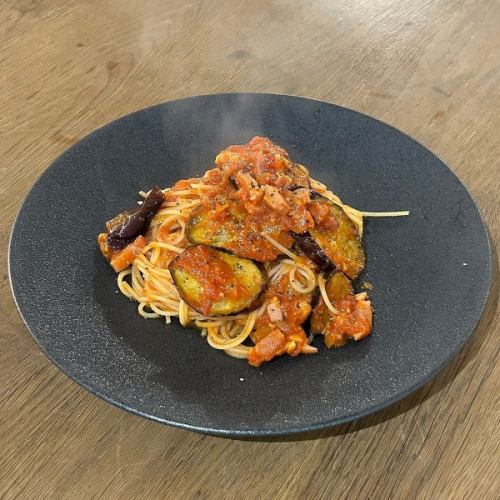 ベーコンと茄子のトマトソース