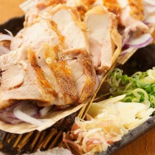 [Tokushima] Grilled Awao chicken thigh with straw