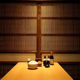 【1階】少人数様でのお食事や合コン・飲み会・デートなどにオススメ！当店1階には、2～最大4名様までご利用頂ける掘りごたつタイプの完全個室をご用意しております！