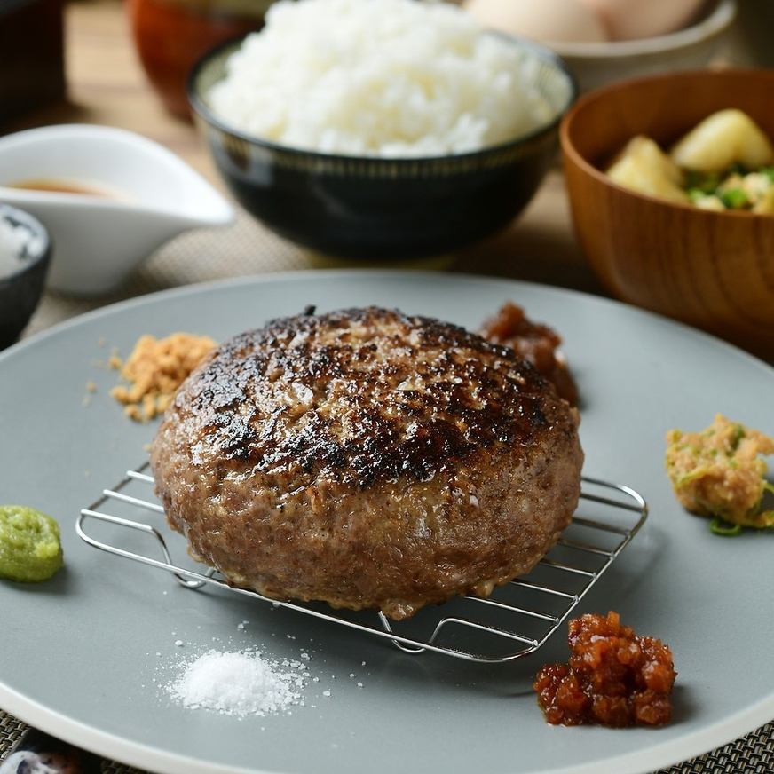 The hamburger steak with 100% carefully selected beef is recommended! Customized with additional toppings!