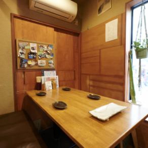 【1Ｆ】3名テーブル席1卓ございます♪デートや女子会、少人数のお食事にご利用ください◆