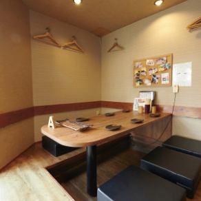 【2Ｆ】3名様～7名様までご利用できるテーブルを計4卓ご用意しております♪ゆったり落ち着いてお食事していただけます♪