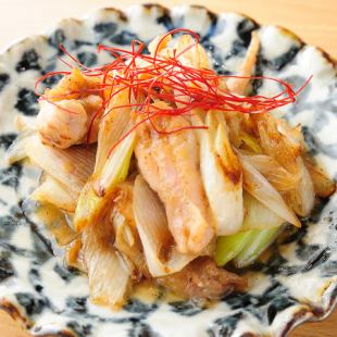 鶏せせりと白ネギ柚子胡椒炒め