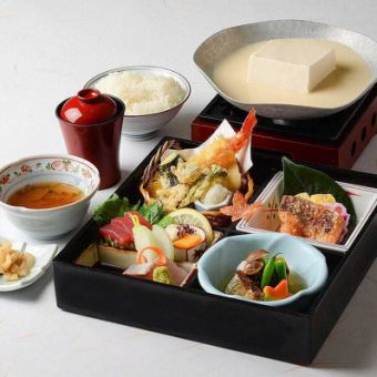 豆乳出汁の美人豆富と松花堂御膳（夏） 　2,980円(税込)