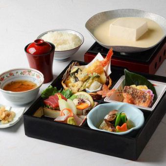 豆乳出汁の美人豆富と松花堂御膳(夏) 2,980円(税込)