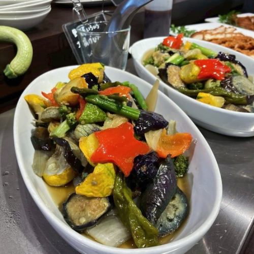 [Tanabata Mini Event]

Hello!
It's a veggie-full kitchen 🫜

To coincide with Tanabata on July 7th,
A mini Tanabata event for three days only.
We have a special menu for you 🎋

Tanabata chirashi sushi, somen salad, jelly, etc.
Sprinkle star-shaped vegetables on your food too 🌟

There will also be new menu items using summer vegetables!
Bread & Sweets Kirara
Freshly baked bread every morning
We add paprika and bake it.

Made with very sweet corn,
We also have corn mayo pizza available 🌽🍕

◾️Special menu period
7/5 (Sat) - 7/7 (Mon)

I also used plenty of summer vegetables.
Lots of food!🍅🍆🥒🌽🫑

The entrance to the shop is decorated with bamboo leaves.
The staff made some handmade decorations.
Along with your meal, please write your wish on a strip of paper☺️
Anyone can fill out a short paper!
▷Installation period: July 5th (Sat) to August 7th (Thu)

To all our customers who come to Vegeful Kitchen
May your tummy and your heart be filled 😌❣️
We look forward to your visit!

✼••┈┈••✼••┈┈••✼••┈┈••✼••┈┈••✼
Vegeful Kitchen is
Fresh vegetables and fruits from Toyooka Village
A generous buffet-style meal
Vegetable Garden Buffet Restaurant
﹍ ﹍ ﹍ ﹍ ﹍ ﹍ ﹍ ﹍ ﹍
VEGE-FULL KITCHEN
﹉ ﹉ ﹉ ﹉ ﹉ ﹉ ﹉ ﹉ ﹉
@Roadside Station Minami Shinshu Toyooka Marche
Nagano Prefecture, Shimoina District, Toyooka Village, Kamiina 12410
☎️0265-48-8063

#Vegetablefulkitchen
#vegefullkitchen
#VegetableGardenBuffet
#Buffet #Restaurant
#Lots of vegetables #Vegetable buffet
#Fills your stomach and your heart
#Toyooka Travel Time #Toyooka Marche
#Minami Shinshu Toyooka Marche #Roadside station #Roadside station restaurant
#Toyooka Village #Iida City #Shimoina
#July#Fumizuki#rainy season#Tanabata#small event
#Bamboo leaves #Milky Way #Stars #Paprika bread