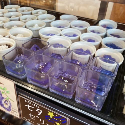 【칠석 쁘띠 이벤트】

안녕하세요!
베지풀 부엌입니다 🫜

7/7 칠석에 맞춰,
3일간 한정으로 칠석 쁘띠 이벤트,
특별 메뉴를 준비하고 있습니다 🎋

칠석 치라시 스시, 소면 샐러드, 젤리 등 🌌
요리에도 별 모양의 야채를 뿌려 🌟

또한 여름 야채를 사용한 새로운 메뉴도! ✨
Bread & Sweets 키라라 씨
매일 아침 구운 빵에
파프리카를 넣고 구워 드리고 있습니다 🫑

매우 달콤한 옥수수를 사용한,
콘마요 피자도 준비했습니다 🌽🍕

◾️특별 메뉴 제공 기간
7/5(토)~7/7(월)

그 밖에도 여름 야채를 많이 사용했다.
많은 요리! 🍅🍆🥒🌽🫑

가게 입구에는 대나무 잎을 장식하고,
직원 수제 장식을했습니다 ♪
식사와 함께 스트립에 소원을 적어주세요 ☺️
누구나 스트립을 기입 할 수 있습니다!
▷설치기간 : 7/5(토)~8/7(목)까지

베지 풀 주방에 오시는 고객 여러분
배도 마음도 채워지도록 😌❣️
내점 진심으로 기다리고 있습니다!

✼••┈┈••✼••┈┈••✼••┈┈••✼••┈┈••✼
베지풀 주방은
도요 오카 마을의 신선한 야채와 과일
풍부한 뷔페 스타일
菜園 뷔페 레스토랑
﹍ ﹍ ﹍ ﹍ ﹍ ﹍ ﹍ ﹍
베지풀 주방 VEGE-FULL KITCHEN
﹉ ﹉ ﹉ ﹉ ﹉ ﹉ ﹉ ﹉ ﹉
@ 미치노에키 미나미신슈와 요오카 마르쉐
나가노현 시모이나군 도요오카무라 신이나12410
☎️0265-48-8063

#베지풀
#vegefullkitchen
#채소버페
#뷔페 #레스토랑
#야채 가득 #야채 뷔페
# 배도 마음도 채워진다
#토요오카여행시간 #토요오카마르쉐
#미나미 신슈와 요오카 마르쉐 #미치노에키 #미치노에키 레스토랑
#도요오카무라 #이이다시 #시모이나
#7월#분월#장마#칠석#쁘띠 이벤트
#사사의 잎 #하늘의 강 #별 #파프리카 빵