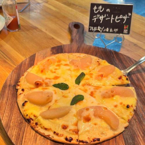 [Peach dessert pizza is ready]

Good evening!
It's a veggie full kitchen 🍑

Peach harvest is at its peak,
Vegeful Kitchen is now also able to stock up on this product 👏
"Peach Dessert Pizza" is finally here✨🍑

Carefully compote peaches
Arrange them on the pizza dough with the custard cream spread on top.
Baked with plenty of cheese!
The saltiness of the cheese brings out the sweetness even more.

They come all the way from far away just to eat
It is so popular that there are even fans.
This is a seasonal menu☀️

Fresh peaches are also available depending on availability.
There are also days when it can be served as a dessert.
Also, the fruit ale "Peach Temptation"
We still have some available 🍻

Please come and visit us 🚗

✼••┈┈••✼••┈┈••✼••┈┈••✼••┈┈••✼
Vegeful Kitchen is
Fresh vegetables and fruits from Toyooka Village
A generous buffet-style meal
Vegetable Garden Buffet Restaurant
﹍ ﹍ ﹍ ﹍ ﹍ ﹍ ﹍ ﹍ ﹍
VEGE-FULL KITCHEN
﹉ ﹉ ﹉ ﹉ ﹉ ﹉ ﹉ ﹉ ﹉
@Roadside Station Minami Shinshu Toyooka Marche
Nagano Prefecture, Shimoina District, Toyooka Village, Kamiina 12410
☎️0265-48-8063

#Vegetablefulkitchen
#vegefullkitchen
#VegetableGardenBuffet
#Buffet #Restaurant
#Lots of vegetables #Vegetable buffet
#Fills your stomach and your heart
#Toyooka Travel Time #Toyooka Marche
#Minami Shinshu Toyooka Marche #Roadside station #Roadside station restaurant
#Toyooka Village #Iida City #Shimoina
#Peach dessert pizza #Peach #Peach temptation #Toyooka fruit ale #Akatsuki #Seasonal limited #Limited quantity