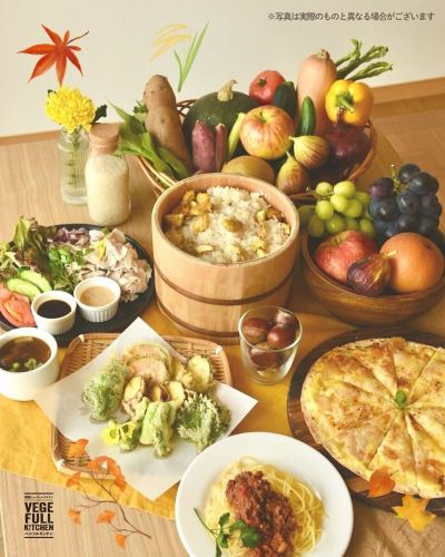 【2周年記念フェア開催】

こんにちは！
ベジフルキッチンです🥗

いよいよ来週に迫った、２周年記念フェアの情報解禁です📣

🍂🍁🍄‍🟫🌰🌾🌼🍎🍐🍇🍠🌾🍁🍂
✨2周年記念　豊丘村　秋の味覚フェア✨
🍂🍁🍄‍🟫🌰🌾🌼🍎🍐🍇🍠🌾🍁🍂

ご来店いただくお客様、生産者のみなさん、
ベジフルキッチンに関わるすべての方に感謝して、
特別メニューでおもてなしします💓

■フェア期間
2025/9/27(土)～9/29(月)の３日間

■特別メニュー
①豊丘村産「栗」を使った栗ごはん🌰
②豊丘村産雑きのこを使ったスープ、パスタ ※不作の場合は中止になります※🍄‍🟫
③豊丘村産信美豚と野菜の冷しゃぶサラダ🐽
④豊丘村産季節の野菜を使った天ぷら🍆
⑤豊丘村産鹿肉ミンチを使ったミートソースパスタ🍝
⑥豊丘村産新米食べ比べ（ご飯のお供にお漬物や豊丘だしを用意）🍚
⑦豊丘村産りんごのデザートピザ🍎
⑧豊丘村産秋のフルーツづくし（りんご・ぶどう・梨）🍏🍇🍐
⑨日替わりで豊丘村内飲食店メニューの提供
・かあちゃんの店の五平餅
・片桐商店　巻き寿司、いなり寿司　※29日は休業日のため提供なし
・割烹安藤のチョウザメを使用したパスタ、焼きなすのムース
・カフェ＆ダイニングenのカヌレ

➕他にも仕入れたお野菜に合わせた
ビュッフェメニューを色々ご提供いたします🍽️

特別メニューはご予約枠①11：00～②12：45～の
2回に分けてご提供させていただきます。
予めご了承ください。

⚠️ご注意事項⚠️
①9/29(月)は平日ですが、フェア期間のため
平日限定ワンプレートコースのご提供は無しとさせていただきます。

②特別メニューは数量が限られており、
直接ご来店いただいたお客様にお楽しみいただきたいため、
フェア中３日間はお持ち帰りのフードパックのご利用は
中止させていただきます。

③大変混雑が予想されますので、
事前予約をおすすめいたします
Web（３日前まで）またはお電話でご予約可能です！

スタッフ一度、皆様のご来店を
心よりお待ち申し上げております☺️

✼••┈┈••✼••┈┈••✼••┈┈••✼••┈┈••✼ 
ベジフルキッチンは
 豊丘村の新鮮な野菜や果物が 
たっぷり取れるビュッフェスタイルの 
菜園ビュッフェレストラン 
﹍ ﹍ ﹍ ﹍ ﹍ ﹍ ﹍ ﹍ ﹍ 
ベジフルキッチン VEGE-FULL KITCHEN 
﹉ ﹉ ﹉ ﹉ ﹉ ﹉ ﹉ ﹉ ﹉ 
南信州唯一の日本野菜ソムリエ協会認定店です🥗

@道の駅南信州とよおかマルシェ 
長野県下伊那郡豊丘村神稲12410 
☎️0265-48-8063
🍅🍆🫛🥦🥬🥒🌶️🫑🌽🥕🧄🧅🥔🫜
#ベジフルキッチン
#vegefullkitchen
#菜園ビュッフェ
#ビュッフェ #レストラン
#野菜たっぷり #野菜ビュッフェ
#とよおか旅時間#とよおかマルシェ
#南信州とよおかマルシェ
#道の駅 #道の駅レストラン 
#豊丘村 #飯田市 #下伊那
#日本野菜ソムリエ協会認定レストラン
#2周年#感謝#秋の味覚フェア