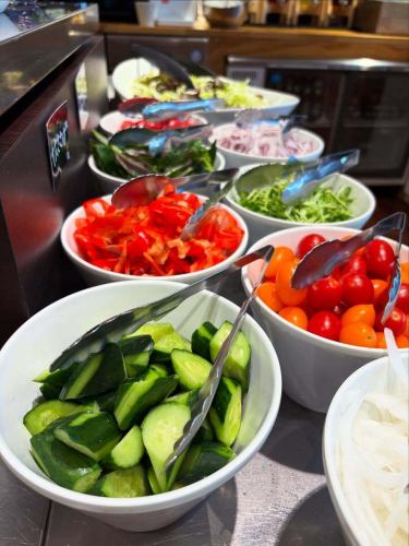 【야채의 날 페어 2025의 답례】

안녕하세요!
베지풀 부엌입니다 🫑

🍅🍆🫛🥦🥬🥒🌶️🫑🌽🥕🧄🧅🥔🫜

어제까지 이틀간 '야채의 날 페어'
많은 고객에게 방문해 주시기 바랍니다.
고마워요 😊

🍅🍆🫛🥦🥬🥒🌶️🫑🌽🥕🧄🧅🥔🫜

평소보다 야채가 다가오는 박람회, 어땠습니까?

오리지널 드레싱
먹고 비교해 즐기는 고객이 많고,
평소보다 샐러드 소비가 격렬하고
고객도 "야채의 날"
의식해 주시고 있는 것이 느껴졌습니다🥗
다른 메뉴도 많이 먹어 주시고,
맛있다는 목소리를 많이 받았습니다 ♪

또, 야채의 복주머니도 호평해 주시고,
손에 잡은 고객의 미소가
가까이서 보았던 것도 아주 좋은 기회가 되었다고 느낍니다☺️

협조해 주신 농가🧑‍🌾의 여러분,
정말 고마워요!

오늘부터 9월!
야채의 날 박람회는 끝났지만...
베지풀 주방은 매일 약 20종류의 야채를 사용했다
뷔페 메뉴를 제공합니다 🍅

야채를 많이 먹고 싶은
몸의 상태를 정돈하고 싶을 때는 꼭!
베지풀 주방으로 오세요 ❣️

여러분의 내점, 진심으로 기다리고 있습니다✨

🍅🍆🫛🥦🥬🥒🌶️🫑🌽🥕🧄🧅🥔🫜

✼••┈┈••✼••┈┈••✼••┈┈••✼••┈┈••✼
베지풀 주방은
도요 오카 마을의 신선한 야채와 과일
풍부한 뷔페 스타일
菜園 뷔페 레스토랑
﹍ ﹍ ﹍ ﹍ ﹍ ﹍ ﹍ ﹍
베지풀 주방 VEGE-FULL KITCHEN
﹉ ﹉ ﹉ ﹉ ﹉ ﹉ ﹉ ﹉ ﹉
미나미 신슈 유일의 일본 야채 소믈리에 협회 인정점입니다 🥗

@ 미치노에키 미나미신슈와 요오카 마르쉐
나가노현 시모이나군 도요오카무라 신이나12410
☎️0265-48-8063

#베지풀
#vegefullkitchen
#채소버페
#뷔페 #레스토랑
#야채 가득 #야채 뷔페
#토요오카여행시간 #토요오카마르쉐
#남신주와요오카마르쉐
#미치노에키 #미치노에키 레스토랑
#도요오카무라 #이이다시 #시모이나
#일본야채소믈리에협회인정 레스토랑
#야채의날특별메뉴
#야채를먹자
#야채일2025
#야채
#야채
#야채