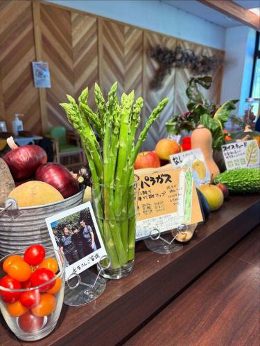 【야채의 날 페어 2025의 답례】

안녕하세요!
베지풀 부엌입니다 🫑

🍅🍆🫛🥦🥬🥒🌶️🫑🌽🥕🧄🧅🥔🫜

어제까지 이틀간 '야채의 날 페어'
많은 고객에게 방문해 주시기 바랍니다.
고마워요 😊

🍅🍆🫛🥦🥬🥒🌶️🫑🌽🥕🧄🧅🥔🫜

평소보다 야채가 다가오는 박람회, 어땠습니까?

오리지널 드레싱
먹고 비교해 즐기는 고객이 많고,
평소보다 샐러드 소비가 격렬하고
고객도 "야채의 날"
의식해 주시고 있는 것이 느껴졌습니다🥗
다른 메뉴도 많이 먹어 주시고,
맛있다는 목소리를 많이 받았습니다 ♪

또, 야채의 복주머니도 호평해 주시고,
손에 잡은 고객의 미소가
가까이서 보았던 것도 아주 좋은 기회가 되었다고 느낍니다☺️

협조해 주신 농가🧑‍🌾의 여러분,
정말 고마워요!

오늘부터 9월!
야채의 날 박람회는 끝났지만...
베지풀 주방은 매일 약 20종류의 야채를 사용했다
뷔페 메뉴를 제공합니다 🍅

야채를 많이 먹고 싶은
몸의 상태를 정돈하고 싶을 때는 꼭!
베지풀 주방으로 오세요 ❣️

여러분의 내점, 진심으로 기다리고 있습니다✨

🍅🍆🫛🥦🥬🥒🌶️🫑🌽🥕🧄🧅🥔🫜

✼••┈┈••✼••┈┈••✼••┈┈••✼••┈┈••✼
베지풀 주방은
도요 오카 마을의 신선한 야채와 과일
풍부한 뷔페 스타일
菜園 뷔페 레스토랑
﹍ ﹍ ﹍ ﹍ ﹍ ﹍ ﹍ ﹍
베지풀 주방 VEGE-FULL KITCHEN
﹉ ﹉ ﹉ ﹉ ﹉ ﹉ ﹉ ﹉ ﹉
미나미 신슈 유일의 일본 야채 소믈리에 협회 인정점입니다 🥗

@ 미치노에키 미나미신슈와 요오카 마르쉐
나가노현 시모이나군 도요오카무라 신이나12410
☎️0265-48-8063

#베지풀
#vegefullkitchen
#채소버페
#뷔페 #레스토랑
#야채 가득 #야채 뷔페
#토요오카여행시간 #토요오카마르쉐
#남신주와요오카마르쉐
#미치노에키 #미치노에키 레스토랑
#도요오카무라 #이이다시 #시모이나
#일본야채소믈리에협회인정 레스토랑
#야채의날특별메뉴
#야채를먹자
#야채일2025
#야채
#야채
#야채